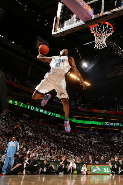 用强硬篮板 用强硬篮板